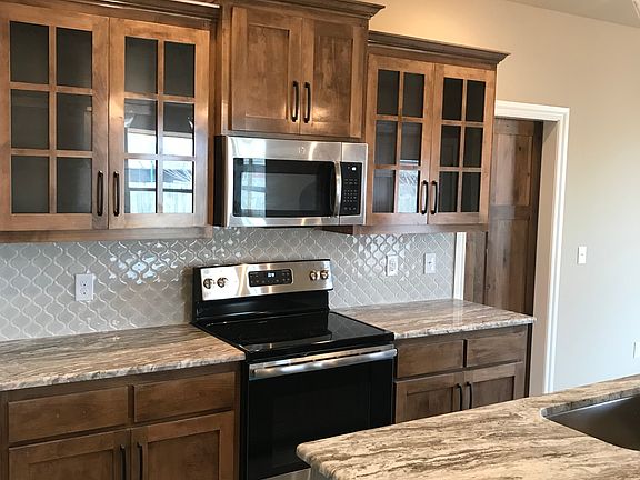 3rd image of 325 Golden Leaf Ct