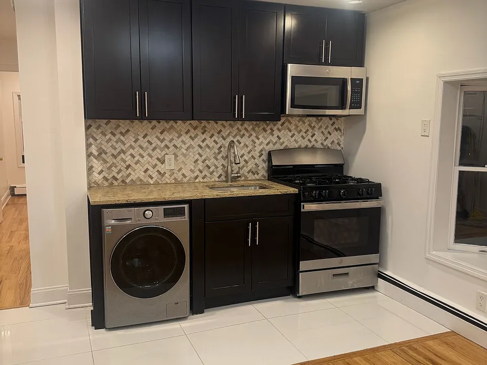 Beach 122 St