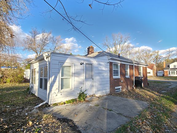 3rd image of 15129 Evergreen Rd