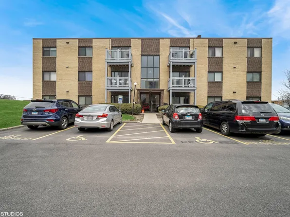 670 Pinecrest Dr APT 304, Prospect Heights, IL 60070