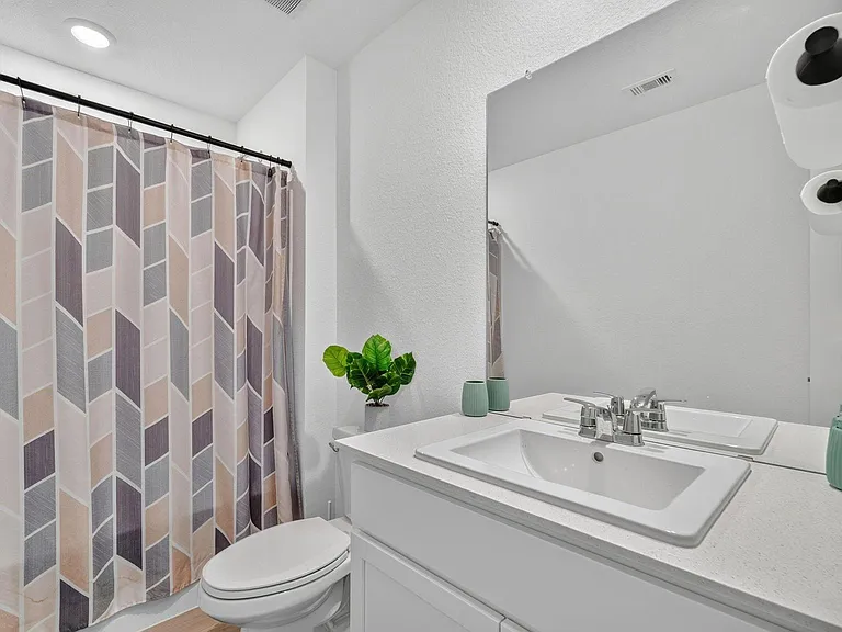 633 Craven St — Photo 17