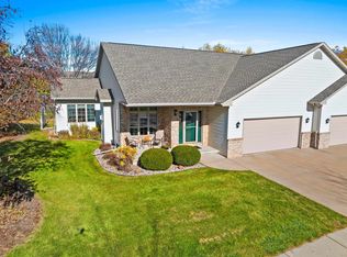 3302 E Fallcreek Ln, Appleton, WI 54913