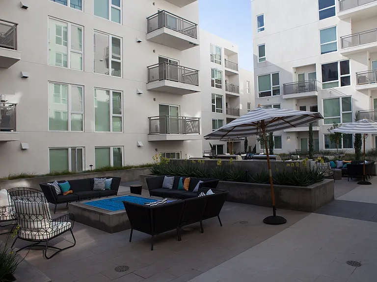 Onyx Glendale — Photo 28
