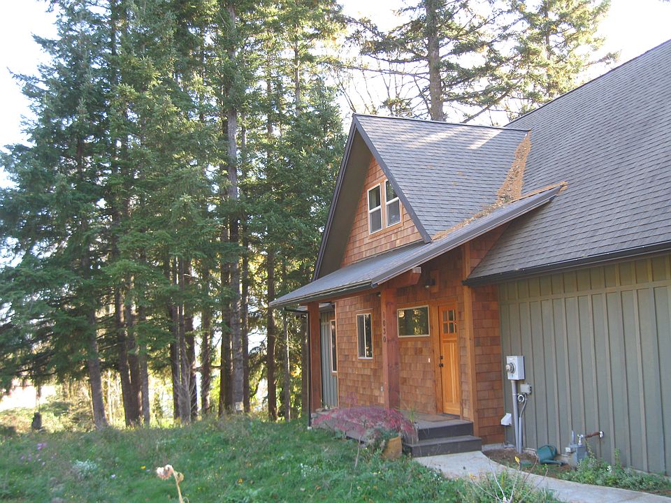 Front house, apartment behind