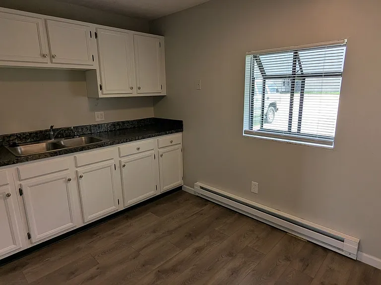 785 Kerns Dr NE — Photo 8
