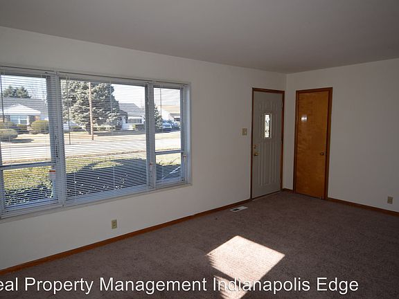 3rd image of 2905 Sangster Ave