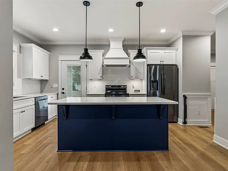 633 Village Way — Photo 7