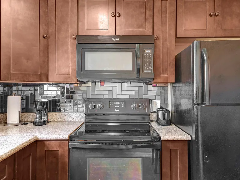 1650 E 5th Ave #101 — Photo 5
