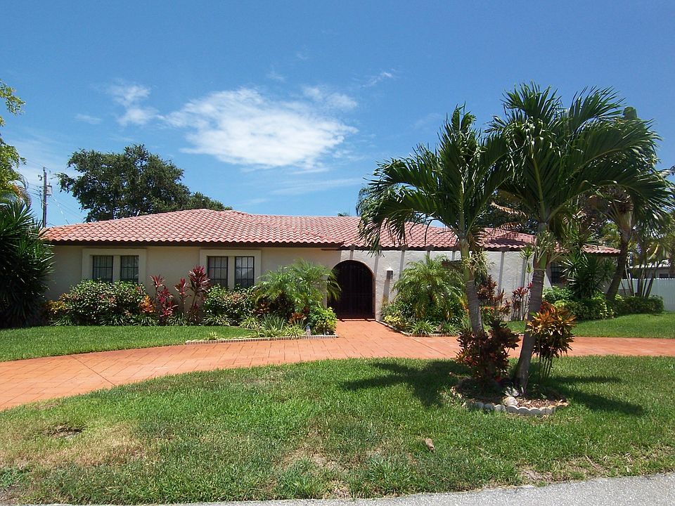 Country Club Point, Tequesta, FL