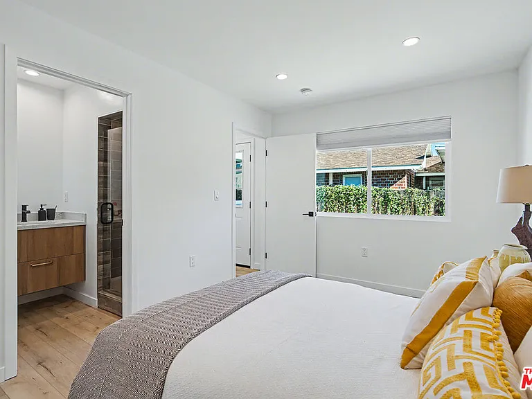 4026 Baywood St — Photo 15