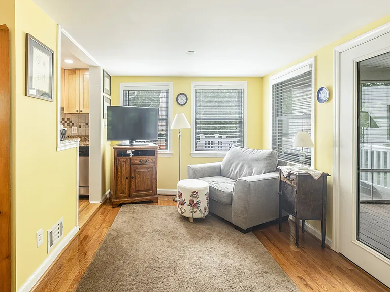 1815 Belvedere Blvd — Photo 10