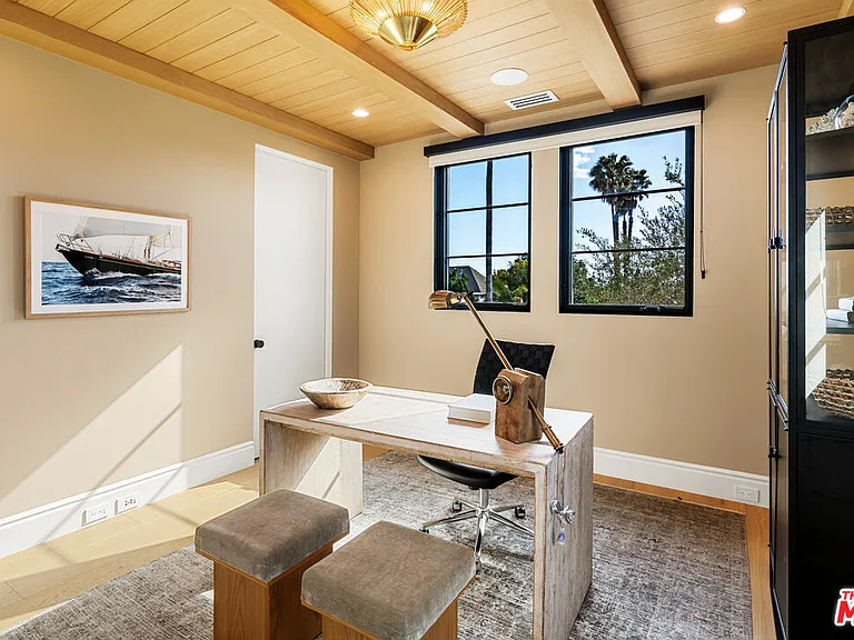 1008 S Bundy Dr — Photo 30