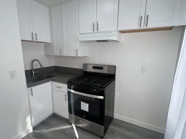 637 McDonnell Ave #637B — Photo 2