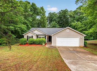 466 Raymond Dr, Winder, GA 30680