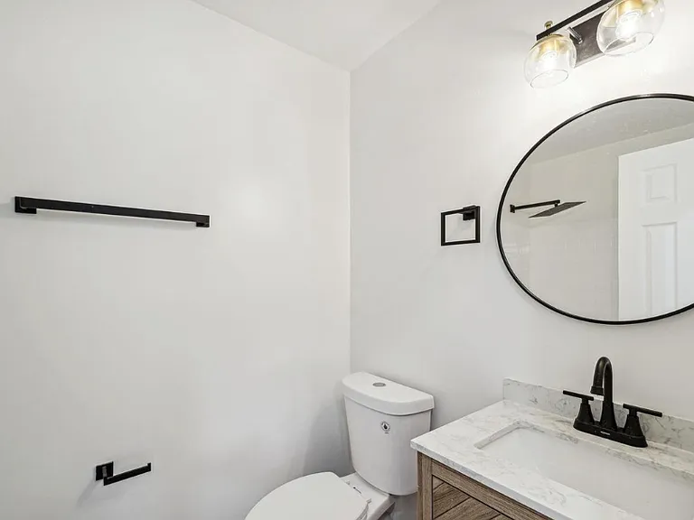 10611 Campus Way S — Photo 15