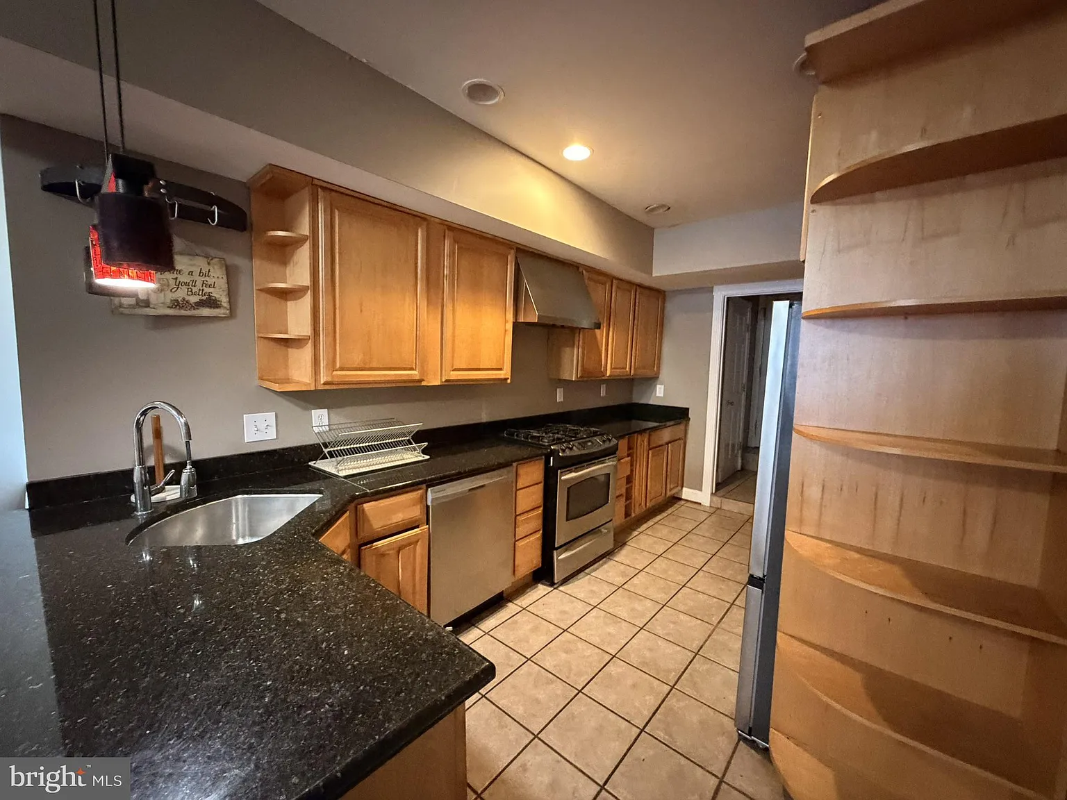 3 bed, 2.5 bath, 2400 sqft, $3,000 — Photo 4