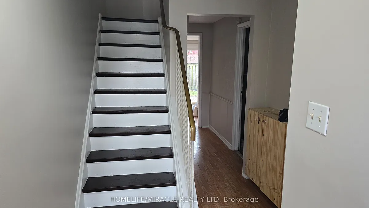 Photo 2 of 9 - 221 Ormond Dr #42 - Oshawa, ON Building Photo - 221 Ormond Dr #42