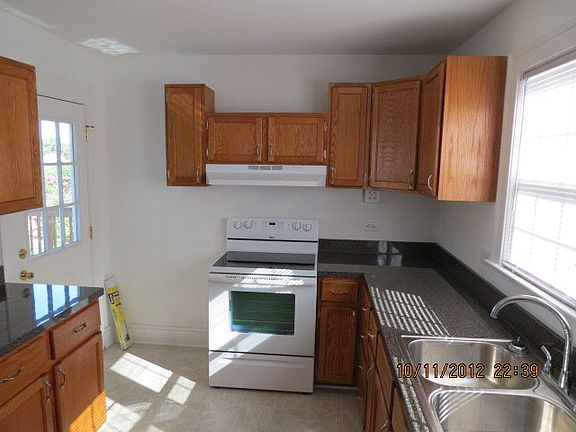 4th image of 211 Emmette St
