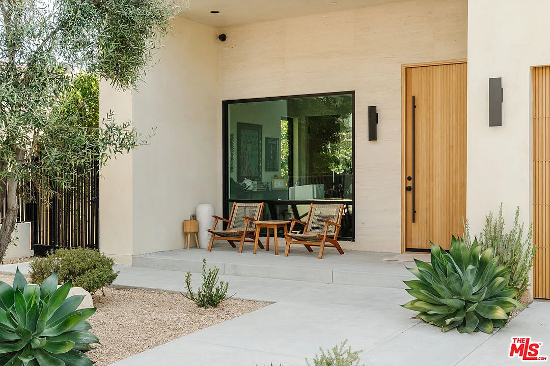 5 bed, 5.5 bath, 5140 sqft, $24,000 — Photo 2
