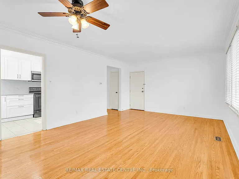 48 Maple Ave S #UPPER — Photo 12