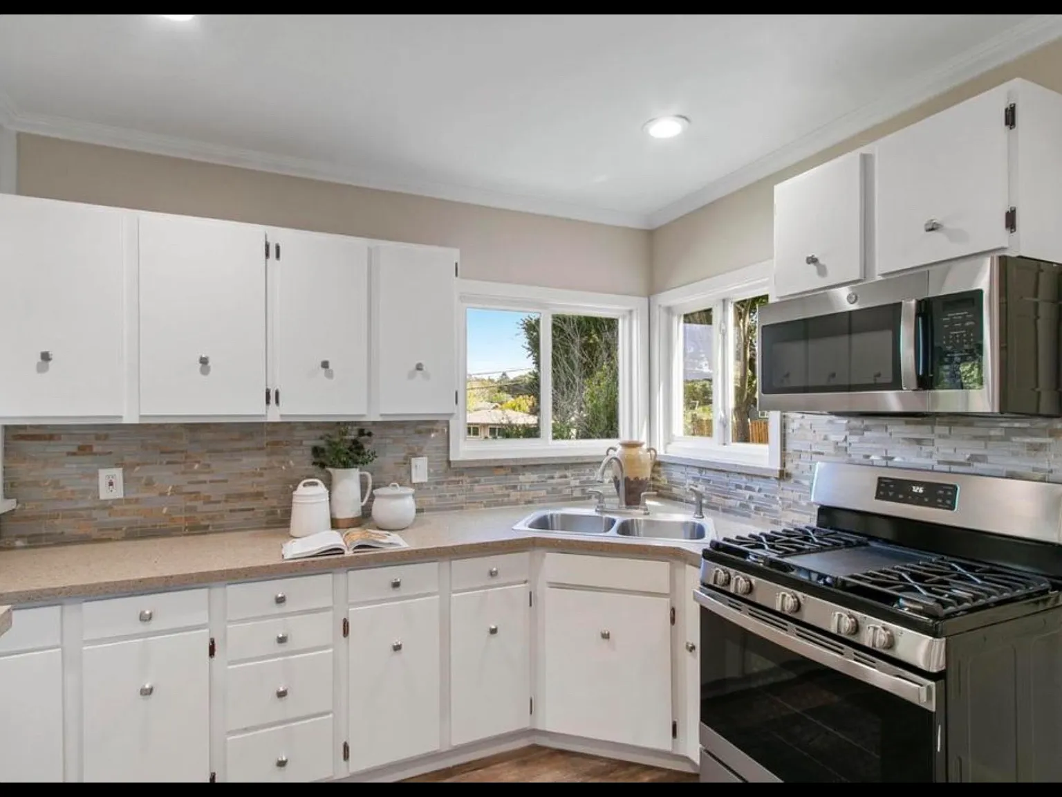 2 bed, 800 sqft, $5,250 — Photo 4