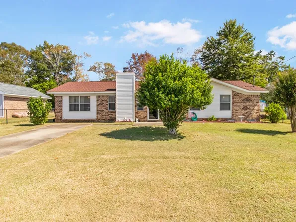 2605 Robindale Dr, Dothan, AL 36305