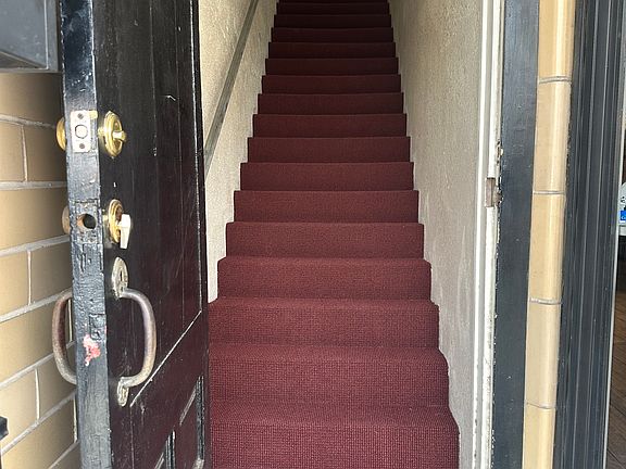 Stairs, not Handicap accessible, New Carpet