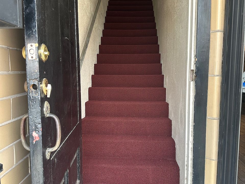 Stairs, not Handicap accessible, New Carpet