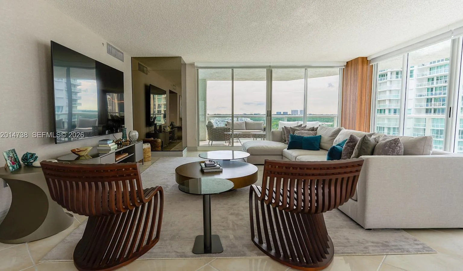 Oceania Iv Condo — Photo 1