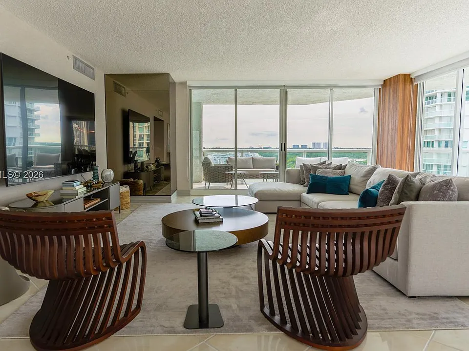 16400 Collins Ave #946