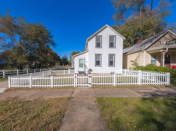 840 Pottawatomie St, Leavenworth, KS 66048