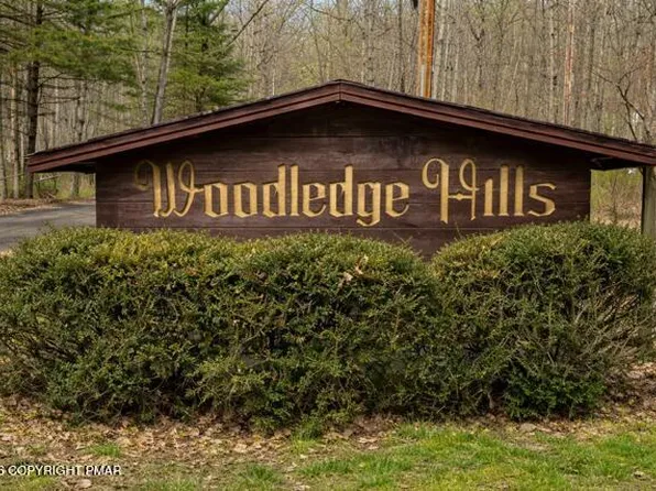 130 Juneberry Dr, Hawley, PA 18428