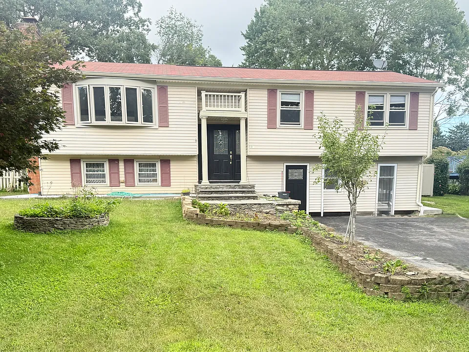 110 Evelyn St