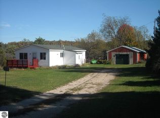 2153 Moss Rd, Beulah, MI 49617