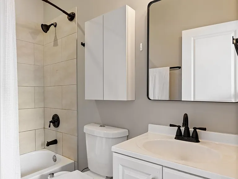 1946 S Racine Ave #3R — Photo 10