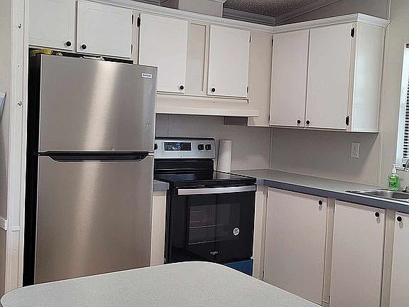 3rd image of 401 Endoven St