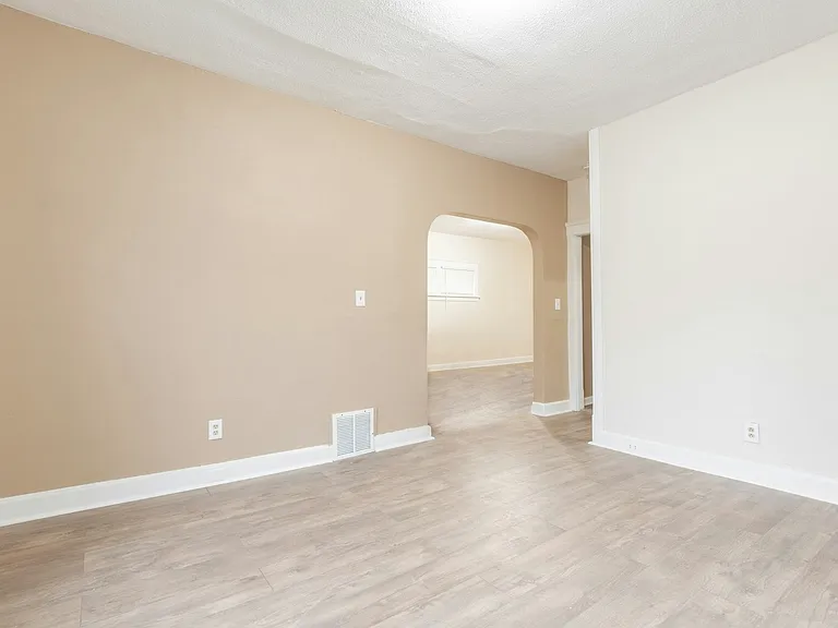 10618 Crestwood Ave — Photo 12