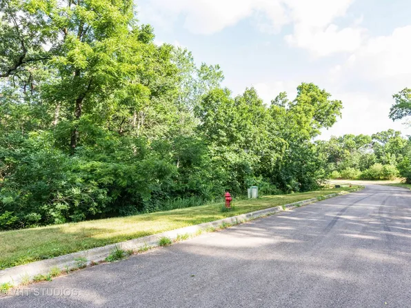 1670 Airdrie Ln, Hoffman Estates, IL 60192