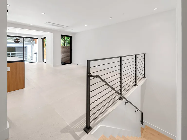 660 Carolina St — Photo 41