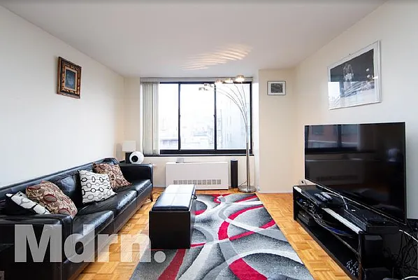 Rented by Mdrn Residential | media 4