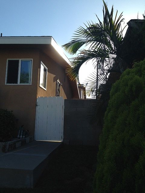 Side of fourplex, this gate to unit B