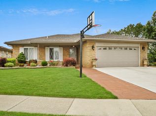 38181 Dray Dr, Sterling Heights, MI 48310