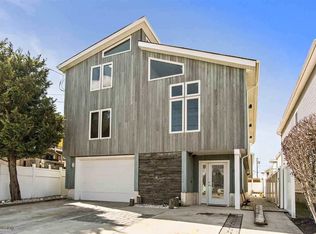 102 W Syracuse Ave, Wildwood Crest, NJ 08260