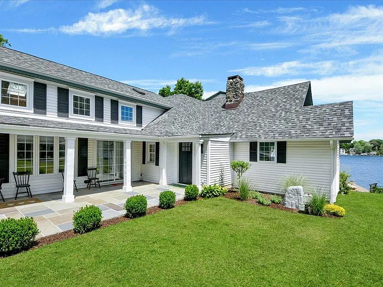46 Sycamore Rd — Photo 2