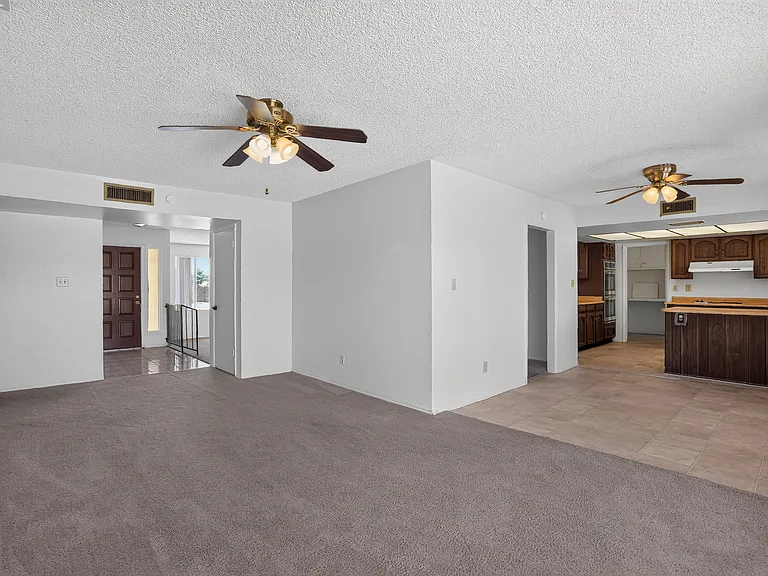 3936 W Dailey St — Photo 3