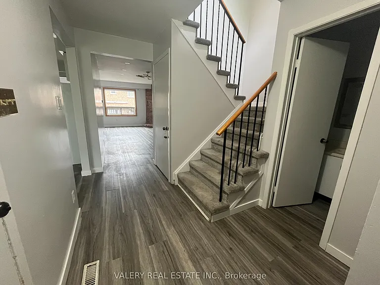 164 Daniels Cres #MAIN — Photo 16