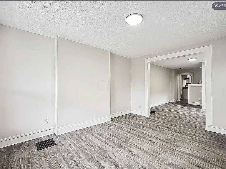 782 Gibbard Ave — Photo 2