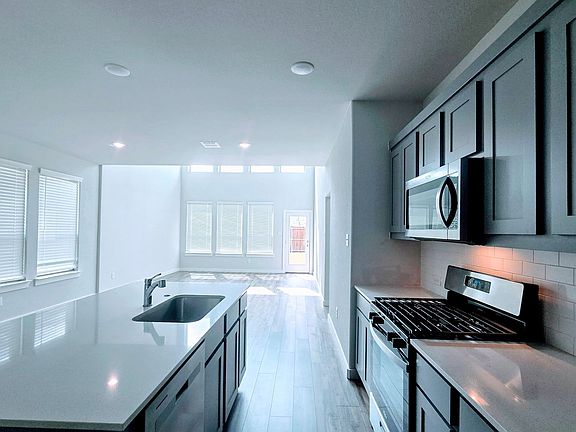 4th image of 4812 Grandiose Dr