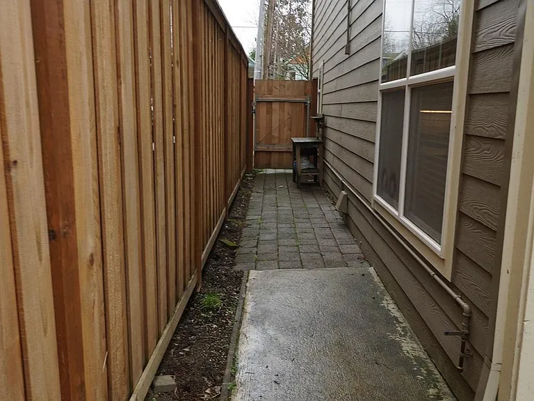 alley