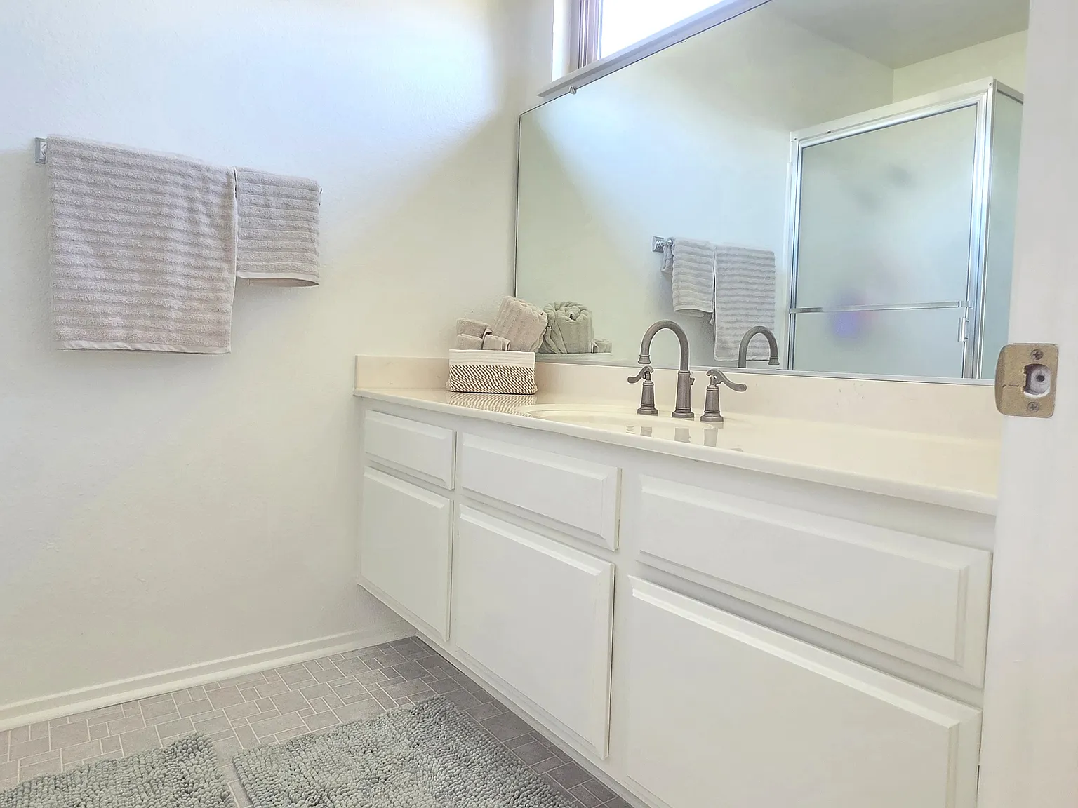 Iris Cir, Corona — Photo 2